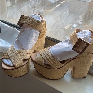 SCHUTZ size 9 beige summer straw wedges